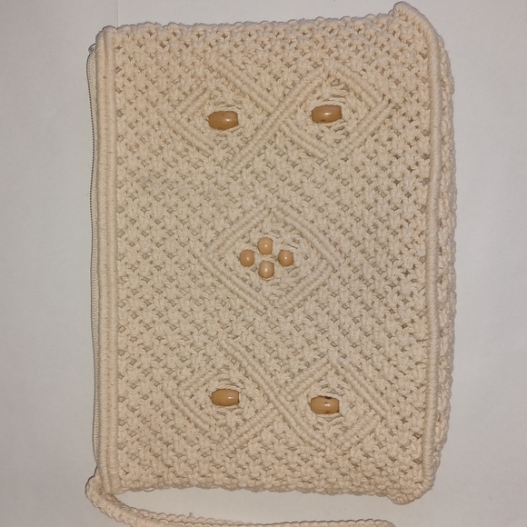 Macrame cream Wristlet clutch with wooden beads details beach - Picture 17 of 17